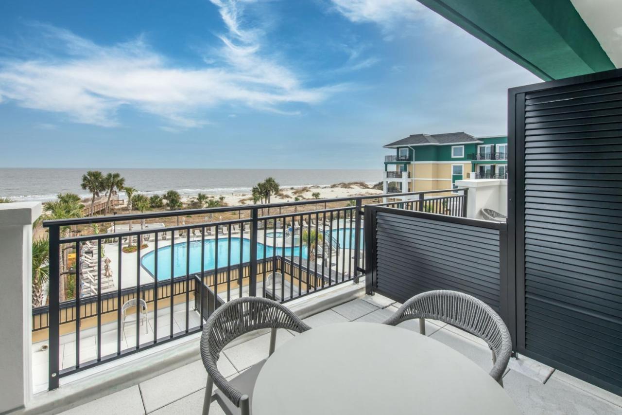 Oceanfront, One King Bed with Balcony